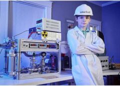 Cậu bé 12 tuổi xây dựng một lò phản ứng tổng hợp hạt nhân đang hoạt động và lập kỷ lục thế giới