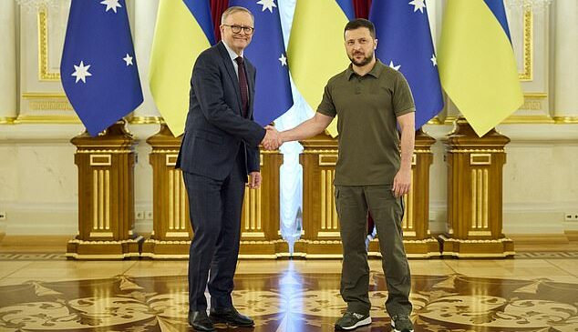 Thủ tướng Úc đến Kiev và hứa viện trợ cho Ukraine $100 triệu