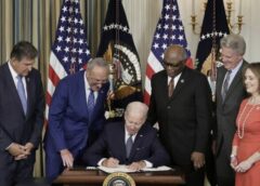Tổng thống Biden ký thành luật Đạo luật Giảm Lạm Phát