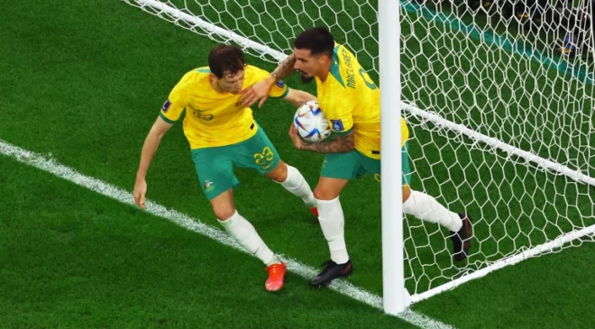 Socceroos và Argentina: Argentina dẫn đầu 2-1