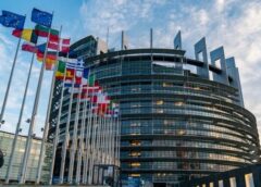 EU thông qua dự luật chống lao động cưỡng bức, cấm nhập khẩu sản phẩm Tân Cương