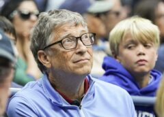 Tỷ phú Bill Gates bị kiện vì vaccine COVID-19 tại Hà Lan