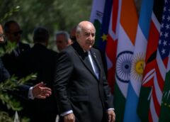 Algeria trục xuất 12 nhà ngoại giao Pháp