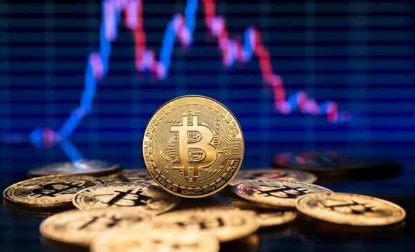 Bitcoin lao dốc mạnh xuống đáy 7 tháng, chứng khoán toàn cầu đồng loạt đỏ lửa