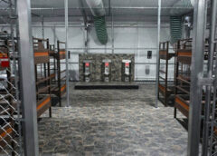 ICE lên kế hoạch dùng nhà kho giam 80,000 người nhập cư