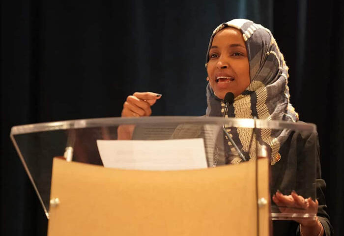 Tổng thống Trump: Omar là “rác rưởi”, “không muốn” người Somalia ở Mỹ | Viet Luan - Báo Việt Luận