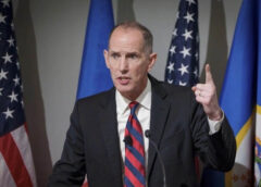 Ứng viên Cộng hòa từ bỏ tranh cử thống đốc Minnesota vì chiến dịch của ICE