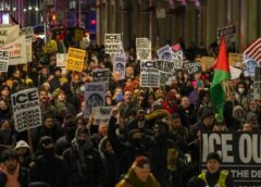 Biểu tình ở nhiều thành phố Mỹ sau vụ đặc vụ ICE bắn chết người