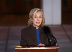 Bà Hillary công kích ông Trump khi điều trần về tỷ phú ấu dâm Epstein