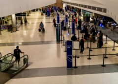 An ninh sân bay Mỹ chậm trễ nghiêm trọng, hành khách được khuyến cáo đến sớm 4 giờ