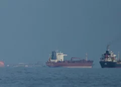 Mỹ nói 6 tàu quay đầu về cảng Iran vì lệnh phong tỏa Hormuz