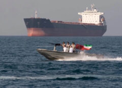 Iran gọi lệnh phong tỏa của Mỹ với Hormuz là ‘hành vi cướp biển’