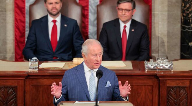 Vua Charles thăm Mỹ – Vua nói một đằng, chúa nói một nẻo