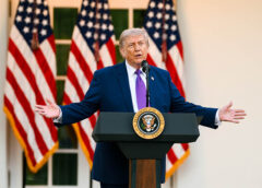 Ông Trump: Hoãn kế hoạch tấn công Iran vào thứ Ba, tiếp tục đàm phán
