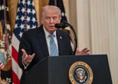 Ông Trump thông báo dừng chiến dịch hỗ trợ tàu qua Hormuz