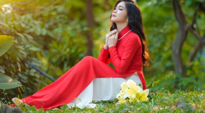 Chờ ai một cánh thiệp hồng…