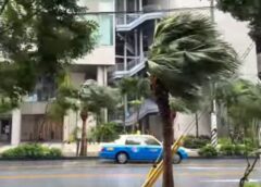 Bão Jangmi gây mưa lớn tại Nhật Bản, 48.000 nhà mất điện, hàng trăm chuyến bay bị hủy