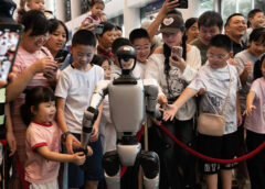 Giá robot hình người ở Trung Quốc lao dốc, chỉ còn 50,000 NDT (khoảng 7,500 USD)/chiếc