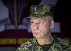 Lý do Tổng thống Ukraine cách chức tổng tư lệnh quân đội